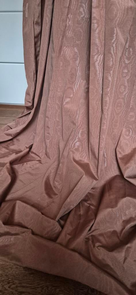 Prachtige kleur brons halfglans 243 256 luxe gordijnen, Overige kleuren, Zo goed als nieuw, Halfglans modern luxe design gordijnen verduisterend.