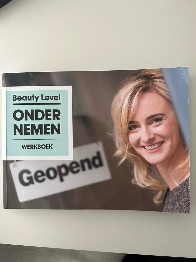 Beauty Level - werkboek ondernemen, Ophalen of Verzenden, Zo goed als nieuw