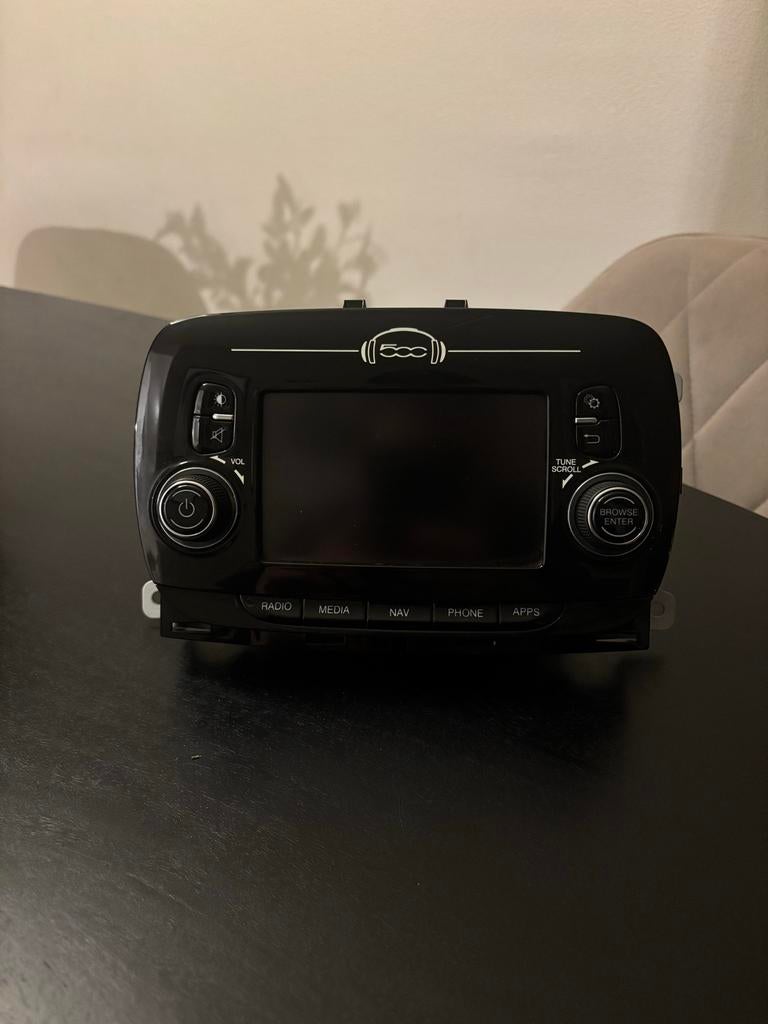 Fiat 500 Autoradio met Bluetooth en Navigatie (2016), Auto diversen, Autoradio's, Ophalen of Verzenden, Gebruikt