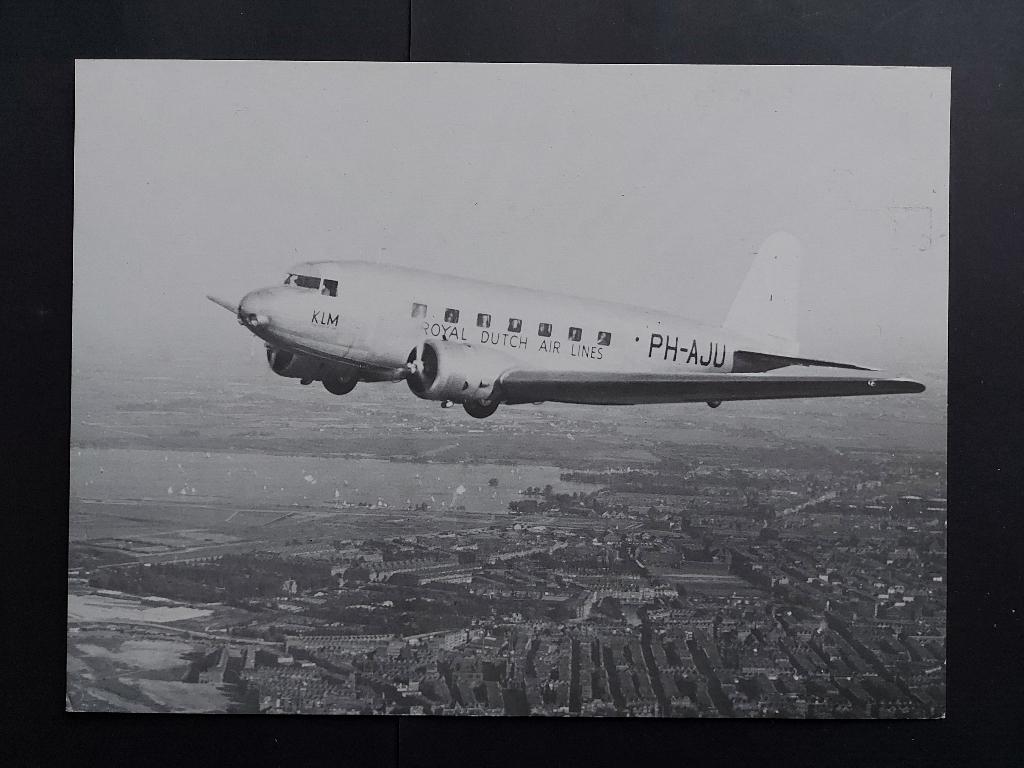 Kaart met foto van de KLM Uiver PH-AJU (F523), Verzamelen, Luchtvaart en Vliegtuigspotten, Ophalen of Verzenden, Gebruikt, Kaart, Foto of Prent
