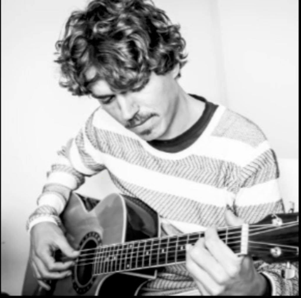 Gitaar, basgitaar les in Deventer en omgeving, Diensten en Vakmensen, Muziekles en Zangles, Komt aan huis, Tokkelinstrumenten