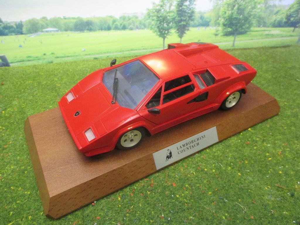 1/18 Lamborghini Countach 5000S op massief houten plaquette, Ophalen of Verzenden, Zo goed als nieuw, Overige merken