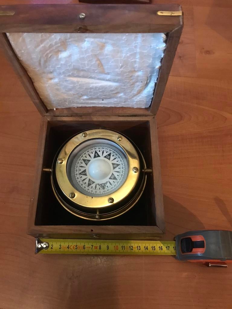 Messing vast kompas in houten kistje, Verzamelen, Scheepvaart, Ophalen of Verzenden, Nieuw, Motorboot of Zeilboot, Gebruiksvoorwerp