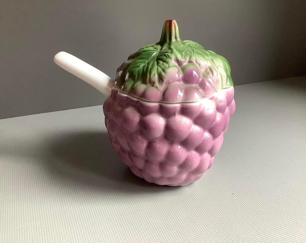 Mooie jampot druivenvorm met grote stenen lepel, Ophalen of Verzenden