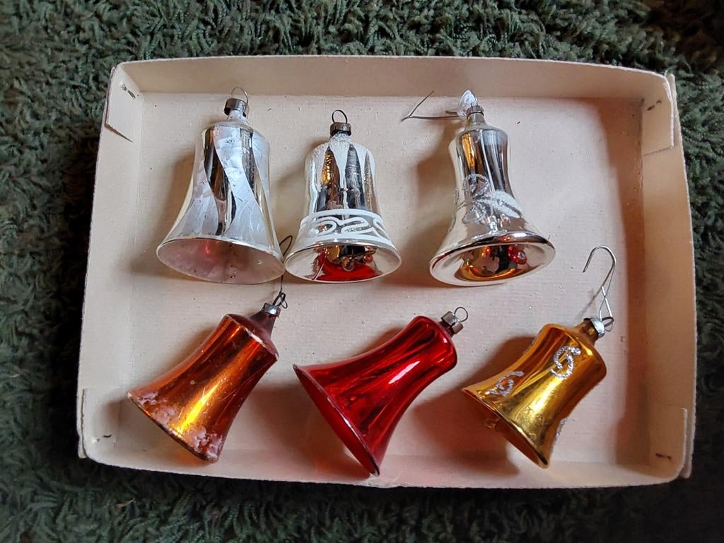 Oude kerstklokjes, Diversen, Ophalen