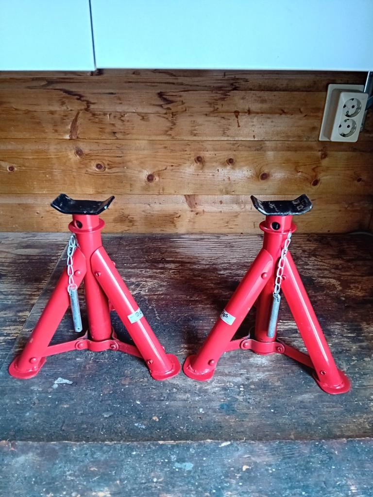 Twee verstelbare assteunen, Ophalen of Verzenden, Hydraulisch, Garagekrik