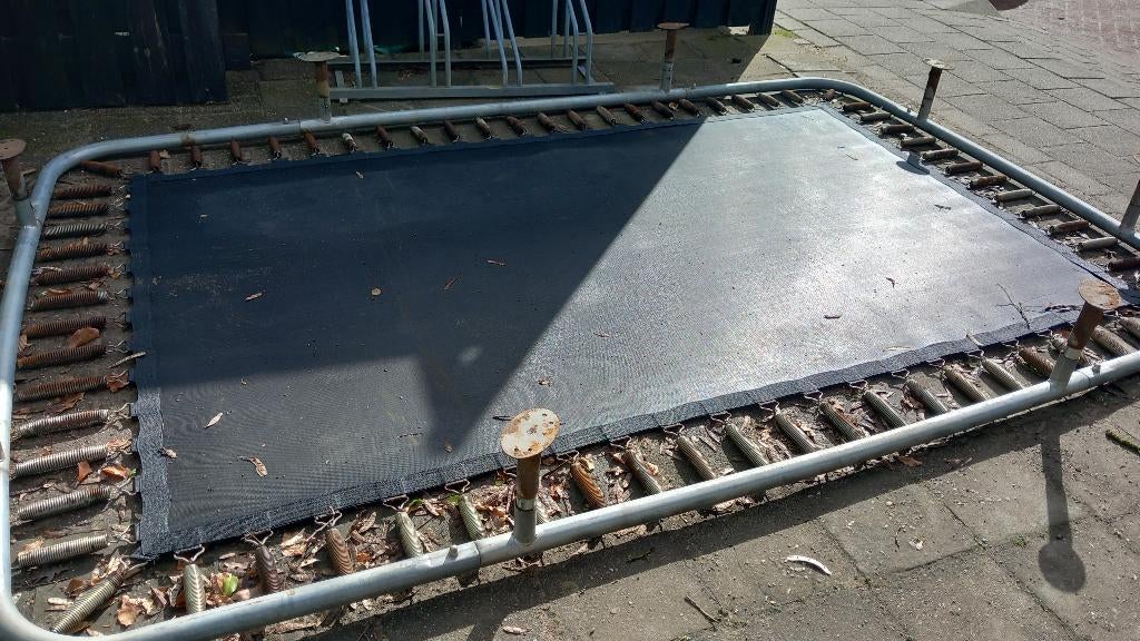 Trampoline Berg gratis ophalen 220 x 330, Ophalen, Gebruikt