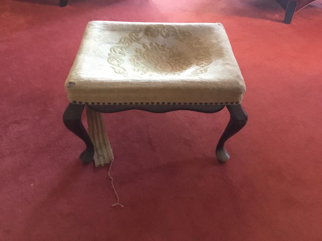 Oude vintage hocker, Huis en Inrichting, Banken | Voetenbanken en Poefen, Ophalen of Verzenden, Gebruikt, Rechthoekig, Minder dan 50 cm