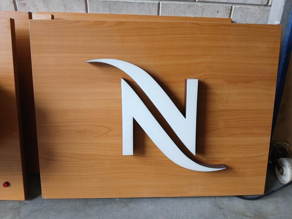 Nescafe reclame lichtbak, Ophalen