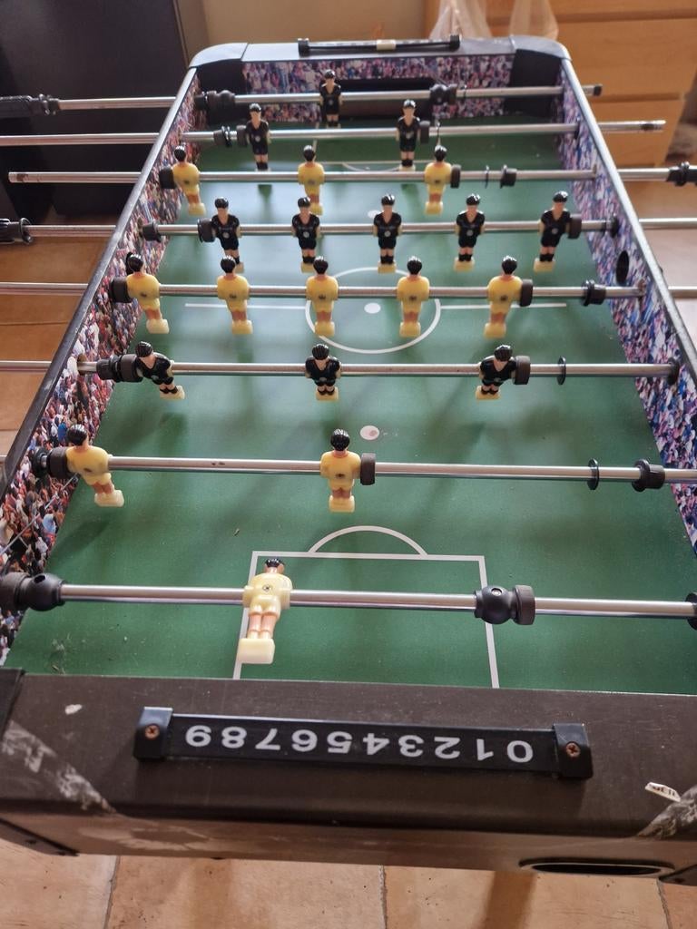 Tafelvoetbaltafel - Klassiek speelplezier voor thuis, Ophalen of Verzenden, Gebruikt