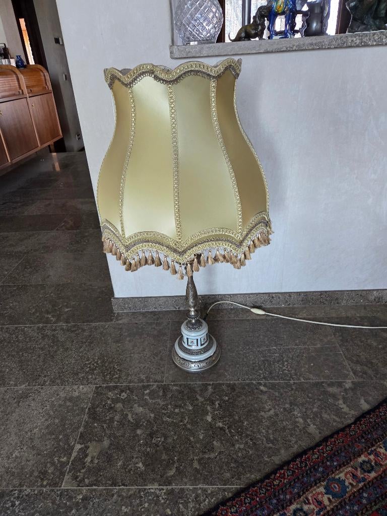 Vintage tafellamp met stoffen kap en franjes, Huis en Inrichting, Lampen | Tafellampen, Ophalen, Gebruikt, Minder dan 50 cm