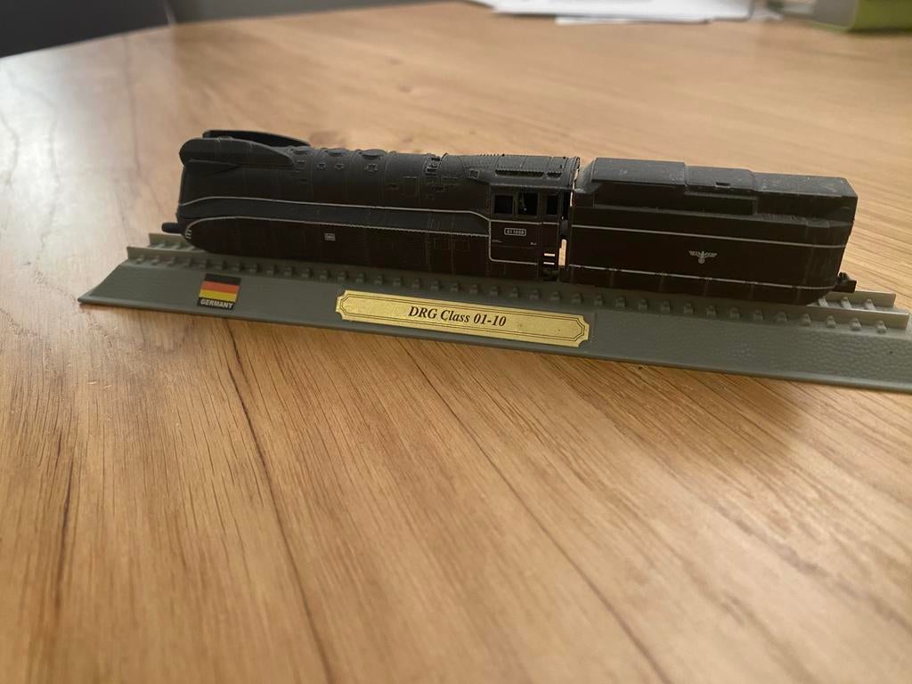 100 miniatuur treinen voor decoratie, Hobby en Vrije tijd, Modeltreinen | Overige schalen, Ophalen of Verzenden, Gelijkstroom of Wisselstroom