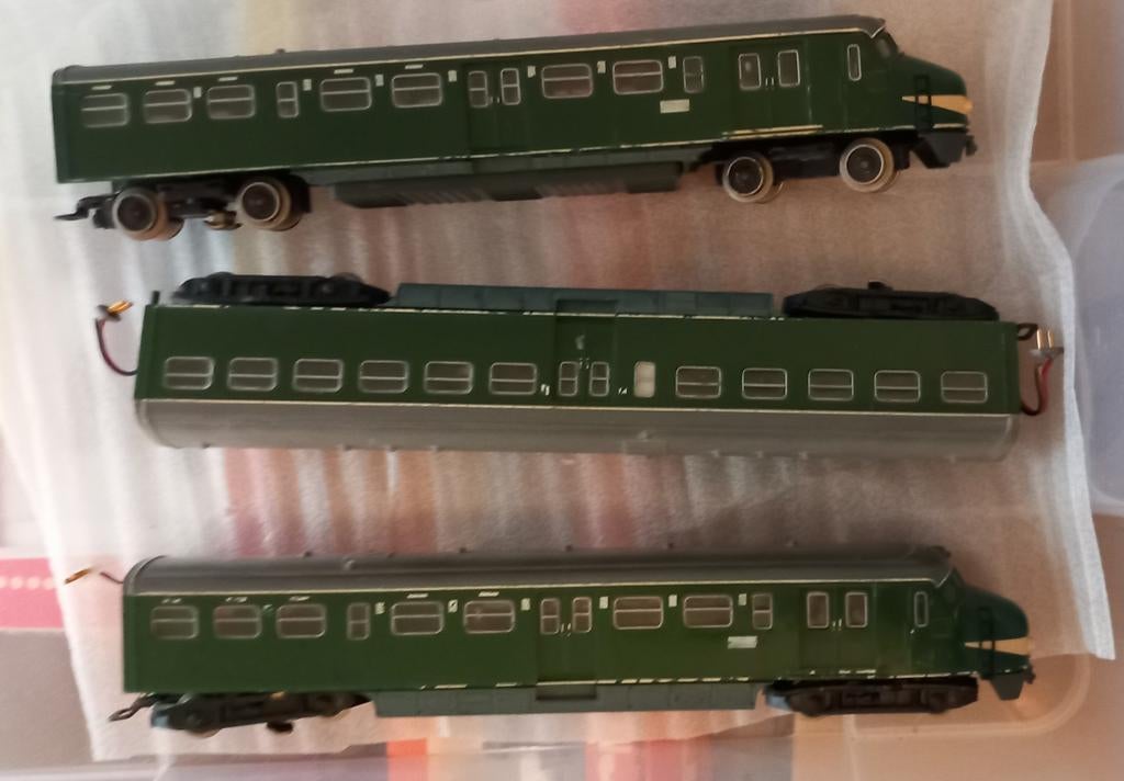 Te koop 100 € voor 6 delige trix express hondekoppen -opknap, Verzenden, Gebruikt, Gelijkstroom, Trix