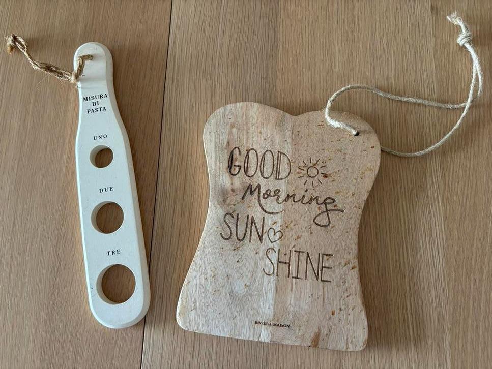 Hebbedingetjes: Rivièra Maison broodplankje en pasta meter, Beige, Hout, Snij-/serveerplank, Ophalen of Verzenden