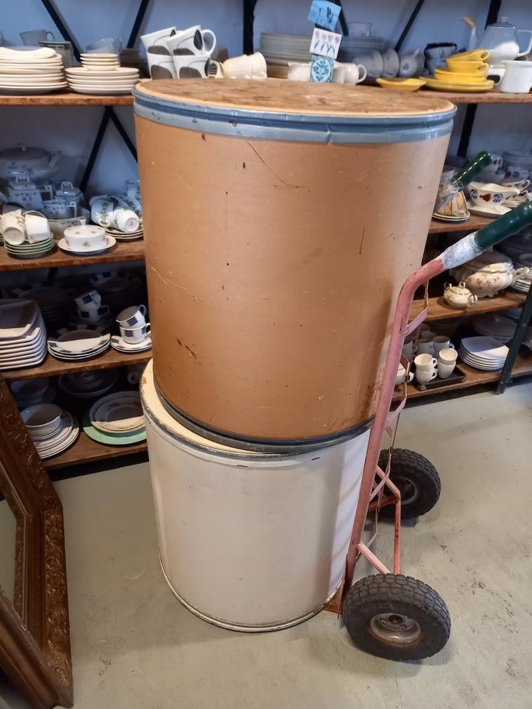 2 vintage kartonnen transport tonnen, Ophalen