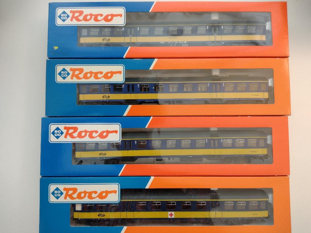 4 Roco personen rijtuigen NS plan W, Gelijkstroom, Wagon, Ophalen of Verzenden, Roco
