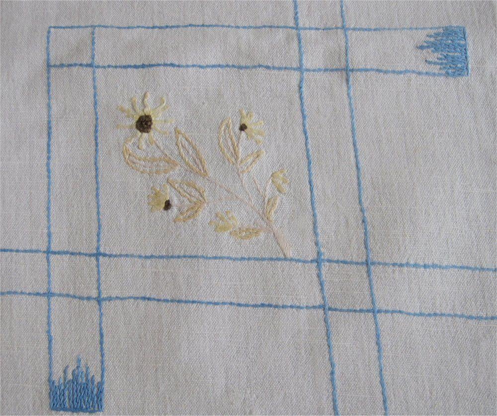 Antiek linnen, handgeborduurd kleed, Antiek en Kunst, Antiek | Kleden en Textiel, Ophalen of Verzenden