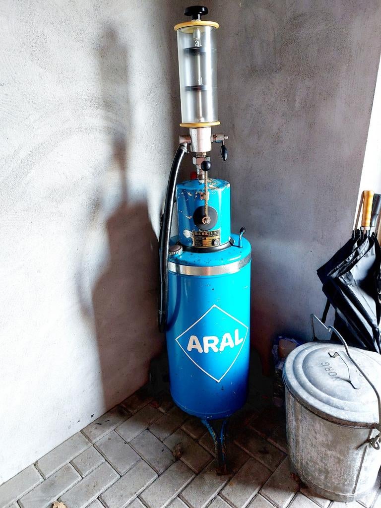 Oude Bereila tweetakt benzinepomp, Ophalen, Gebruikt