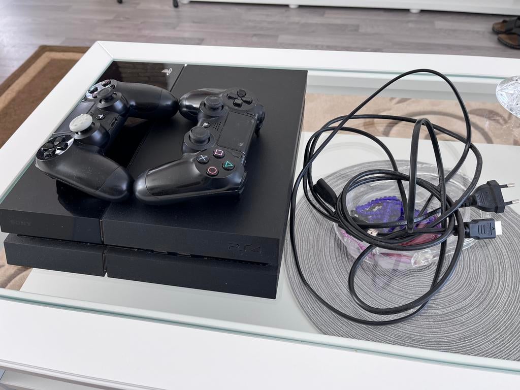 Playstation 4 met 2 controllers, Ophalen, 500 GB, Met 2 controllers, Zo goed als nieuw