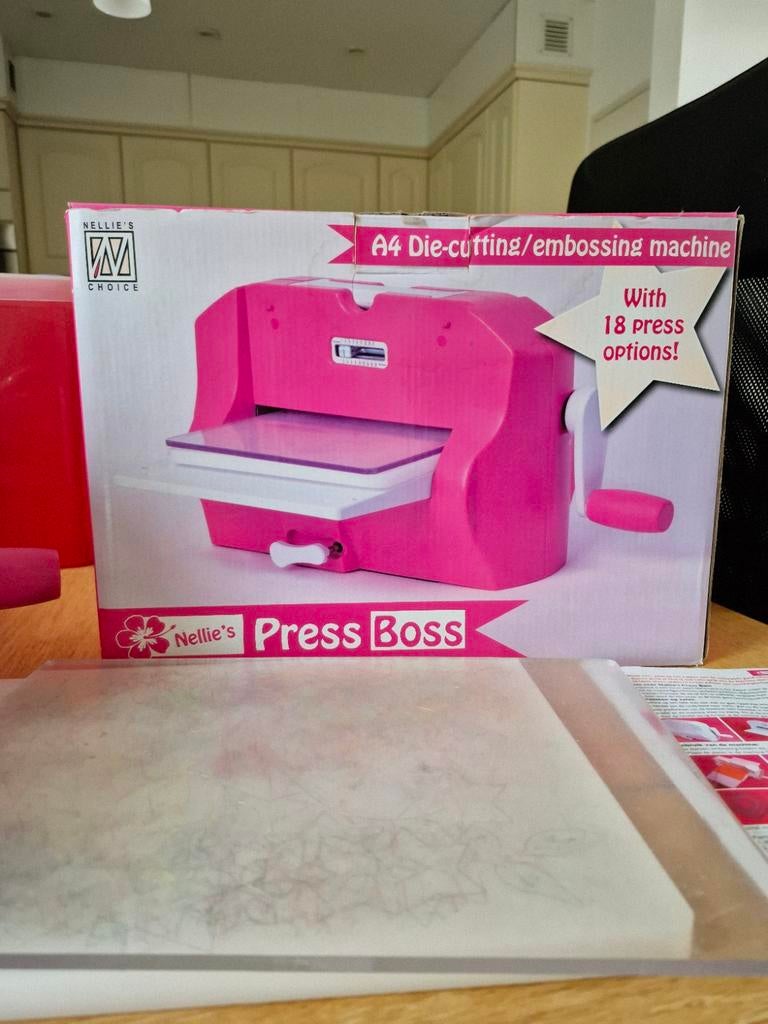 Nellie's Press Boss A4 Die-cutting/embossing machine, Ophalen of Verzenden, Gebruikt, Gereedschap of Toebehoren