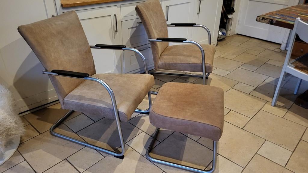 mooie leder fauteuils en voetenbankje bakelieten armleunigen, Ophalen, 75 tot 100 cm, 50 tot 75 cm