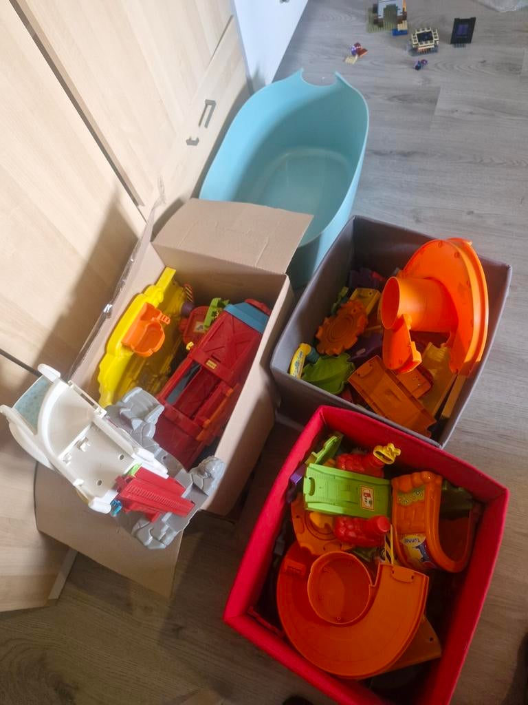 Toet Toet Auto met uitbreiding en 15 auto's, Ophalen of Verzenden, Zo goed als nieuw