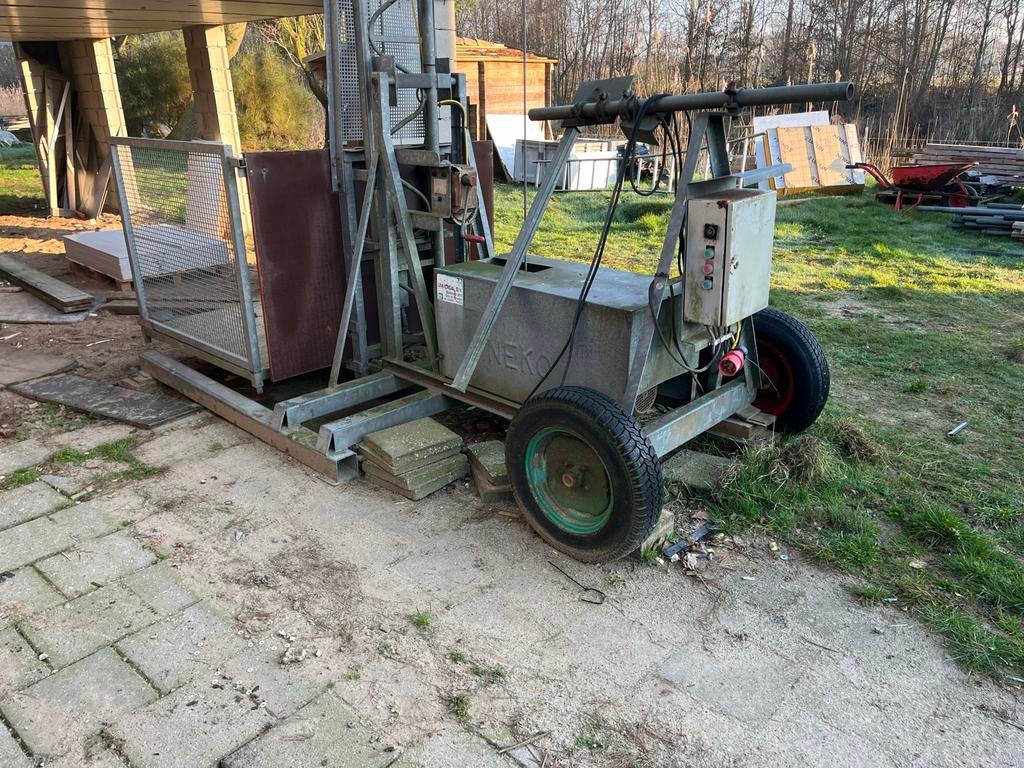 Bouwlift Neko 380v Betrouwbare en Robuuste Bouwlift, Ophalen, Gebruikt, Bouwlift