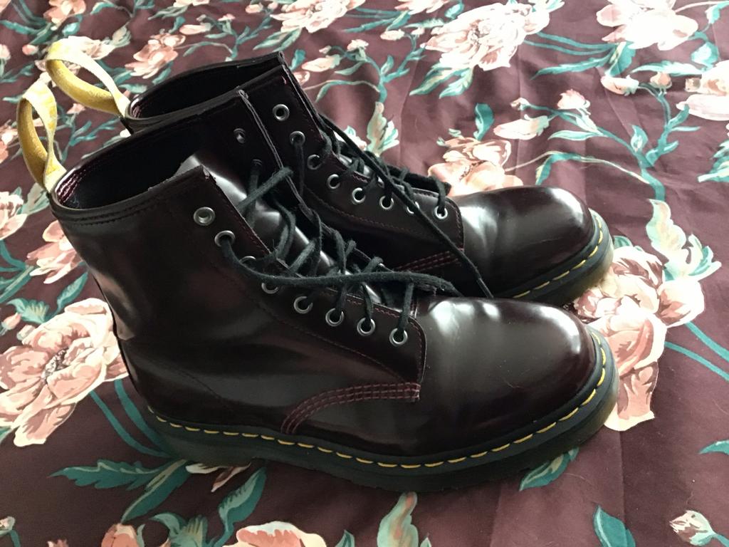 Dr. Martens mt.43, Ophalen of Verzenden, Zo goed als nieuw, Rood