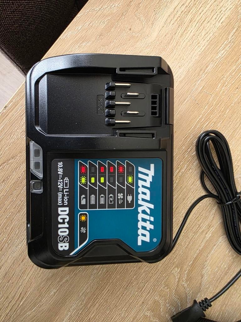 Makita DC10SB Li-ion Oplader 10.8V-12V (max), Ophalen of Verzenden, Zo goed als nieuw