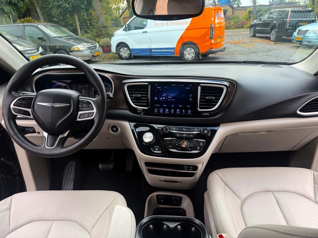 Chrysler Grand Voyager 3.6 V6 LIMITED J.DAIMLER STOW&GO BLAC, Auto's, Gebruikt, Grand Voyager, Zwart, Leder