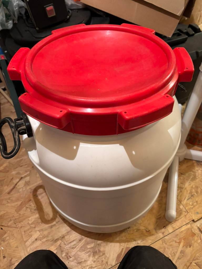 Te Koop: Voerton, Ophalen, Gebruikt, Kunststof