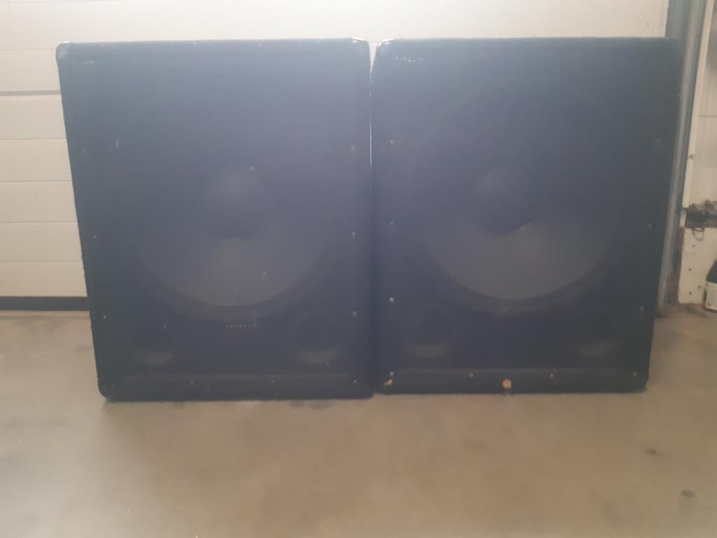 Te koop 2 Omnitronic BX-1850 subwoofer, Ophalen, Gebruikt, 1000 watt of meer, Overige typen