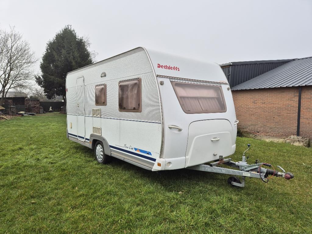 Dethleffs caravan NewLine 440T, Caravans en Kamperen, Caravans, Particulier, tot en met 4, 750 - 1000 kg, Rondzit, Dethleffs, Dwarsbed