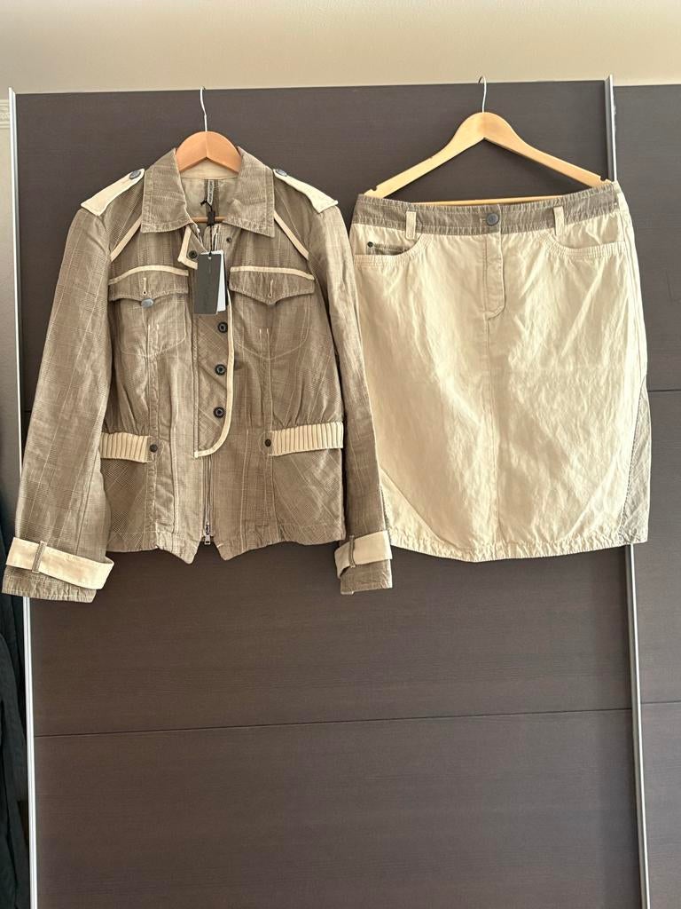 Marc Cain Sports jasje en rok set - Nieuw met kaartjes, Kleding | Dames, Ophalen of Verzenden, Nieuw, Maat 46/48 (XL) of groter