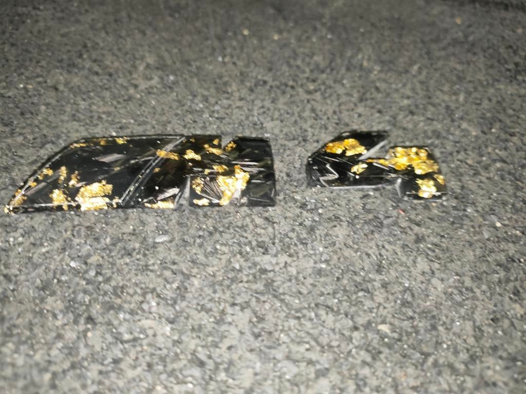 BMW M M4 GOUD FORGED CARBON LOGO EMBLEEM, Ophalen of Verzenden