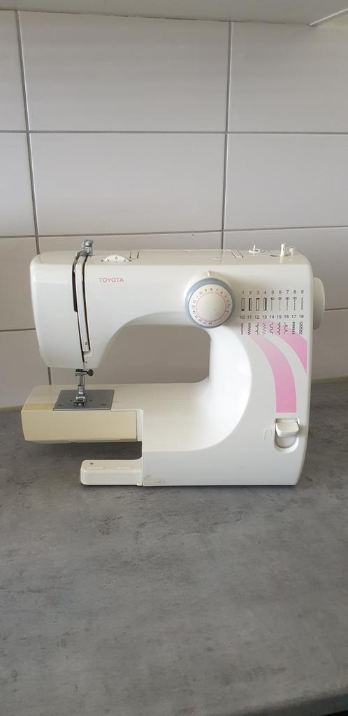 Toyota RS2000 STF Naaimachine, Ophalen of Verzenden, Zo goed als nieuw, Naaimachine, Overige merken