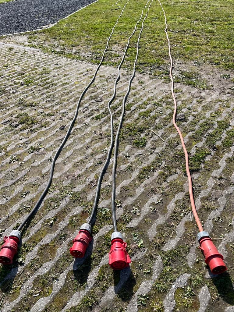 Krachtstroom verlengkabel met 2 koppelstukken, Doe-het-zelf en Verbouw, Elektra en Kabels, Ophalen of Verzenden, Gebruikt, Kabel of Snoer