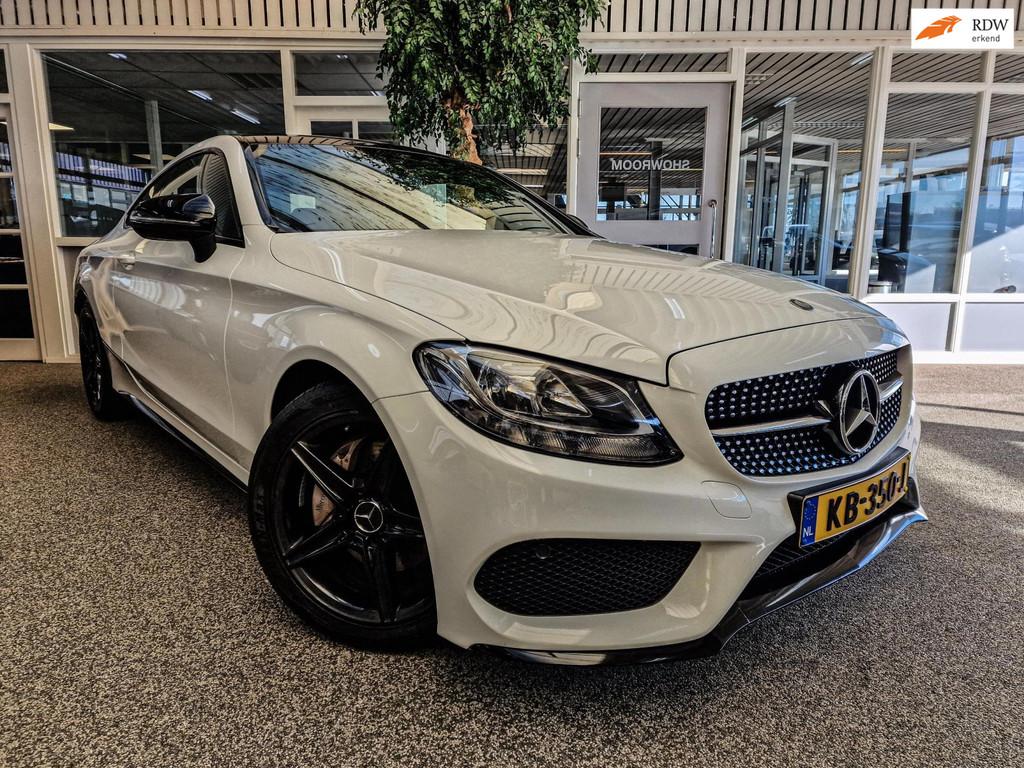 Mercedes-Benz C-klasse Coupé 180 AMG NIGHT NAVI, Achterwielaandrijving, Gebruikt, 4 stoelen, Wit