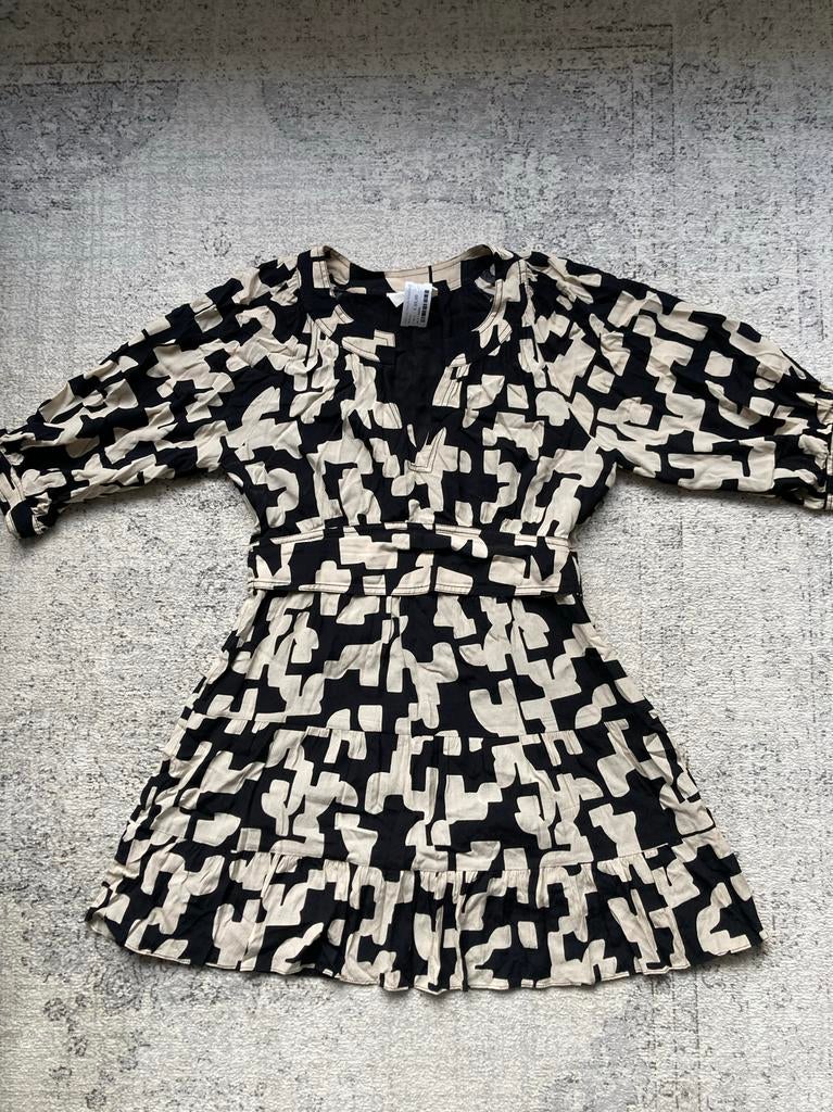 Ba&sh jurk met patroon. Maar 3, Maat 38/40 (M), Zwart, Ophalen of Verzenden, Gedragen