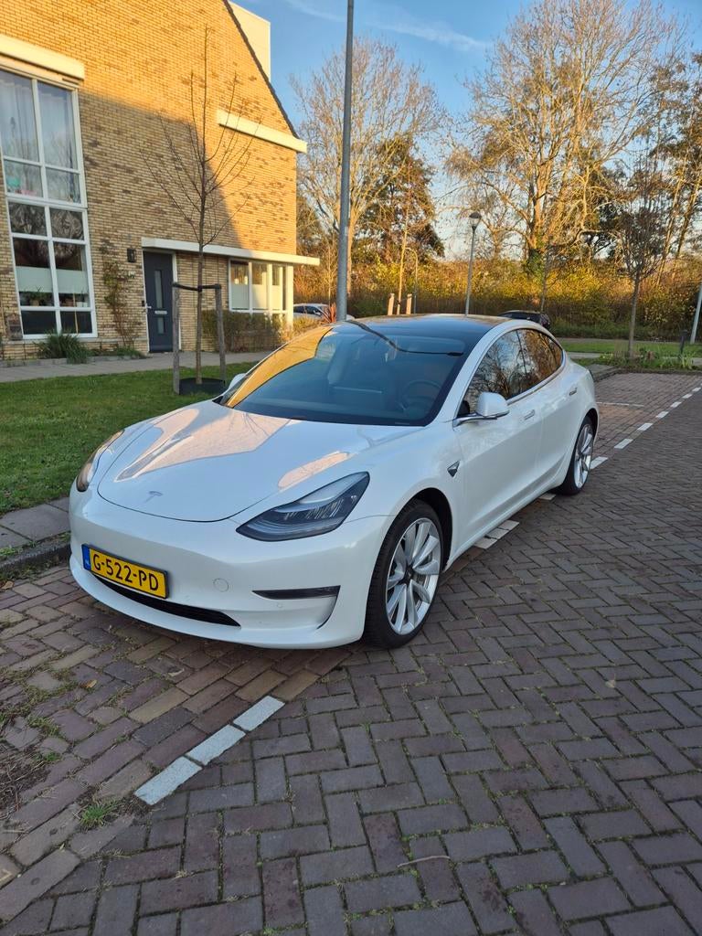 Tesla Model 3 long range AWD 75kwh 2019 trekhaak, Auto's, Tesla, Automaat, 1831 kg, Zwart, Wit