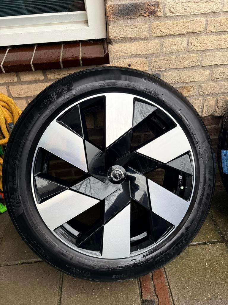 20 inch Volvo XC60 Velgen met Zomerbanden - Zeer Goed!, Auto-onderdelen, Banden en Velgen, Ophalen, Gebruikt, 255 mm, Banden en Velgen