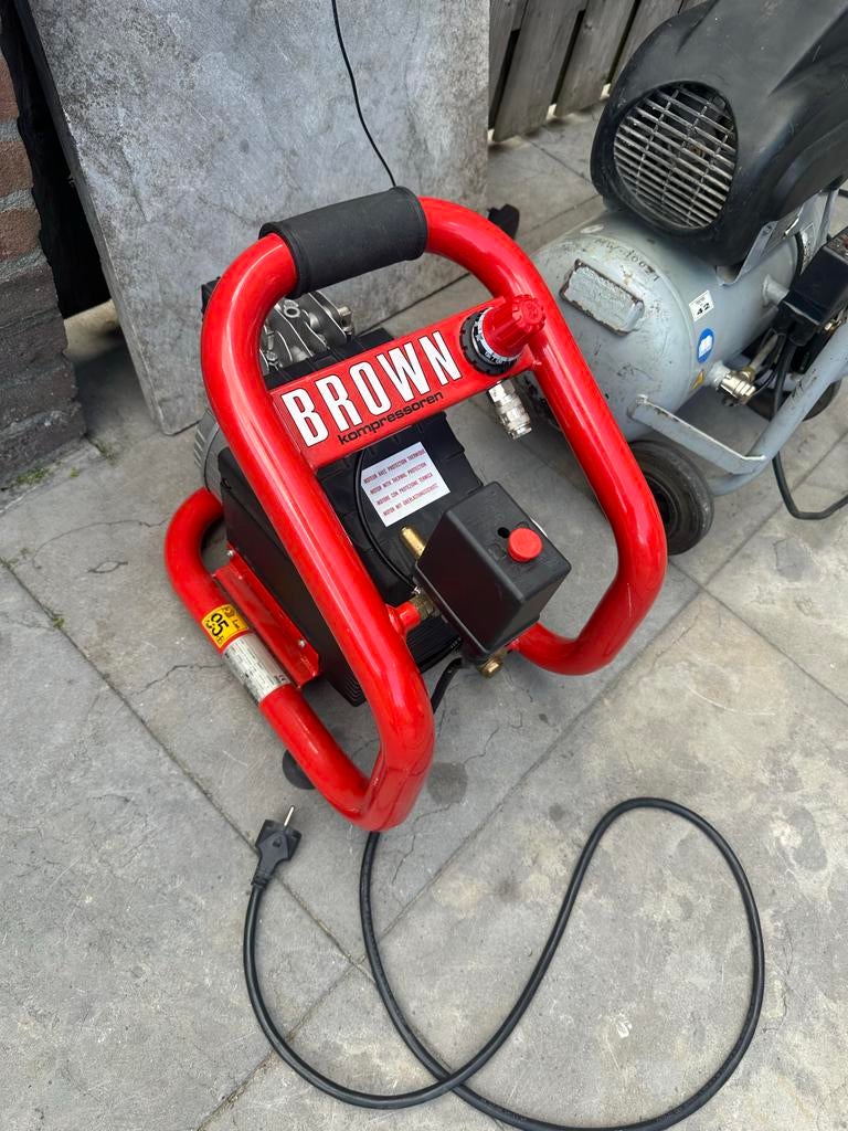 Brown Buis Compressor - Compact en Krachtig, Doe-het-zelf en Verbouw, Compressors, Ophalen, Gebruikt, 6 tot 10 bar, Minder dan 200 liter/min