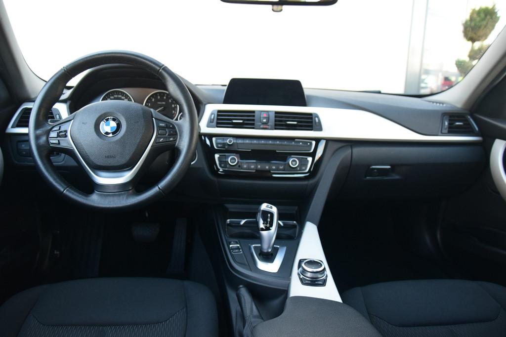 BMW 3 Serie 318i Executive Automaat Led Navi Pdc (bj 2018), Gebruikt, Blauw, Origineel Nederlands, 3 cilinders