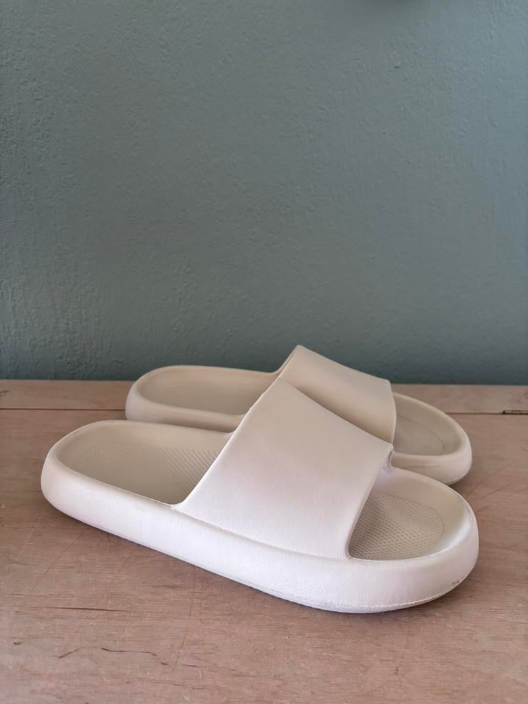 Beige Foam Cloud Slides / Slippers – Maat 42 – Primark, Slippers, Overige kleuren, Ophalen of Verzenden, Gedragen