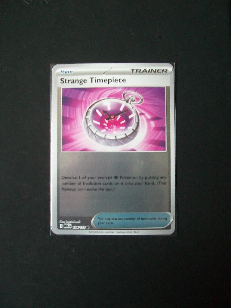 8677. Nieuwe Pokemon Kaart holofoil STRANGE TIMEPIECE, Verzenden, Nieuw, Losse kaart, Foil