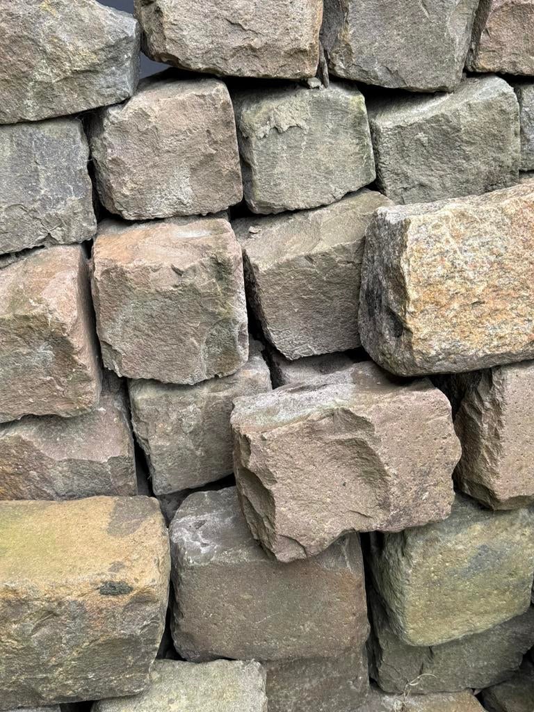 Te koop 200 belgische keien /moppen. Grijs/bruin, 20 x15 cm., Ophalen, Overige materialen, Gebruikt, Bruin