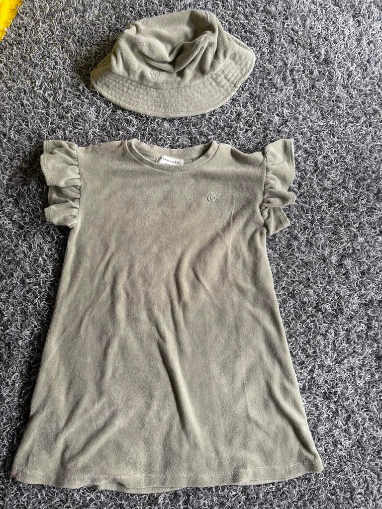 Rosemunde badstof groen jurkje 122 met bijpassend hoedje, Ophalen of Verzenden, Zo goed als nieuw, Meisje, Jurk of Rok