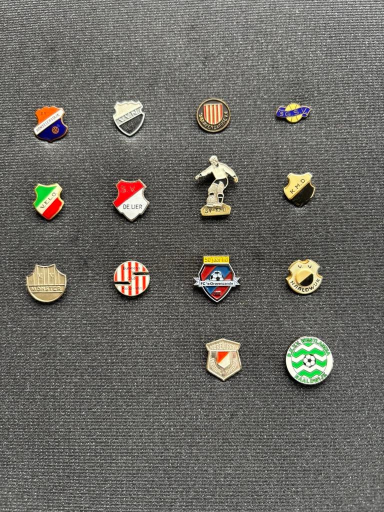 Gevraagd speldjes van Westlandse voetbalclubs, Verzamelen, Speldjes, Pins en Buttons, Ophalen of Verzenden, Sport, Speldje of Pin