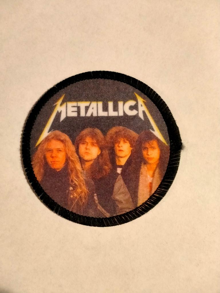 Metallica vintage ronde metal muziek kleding patch embleem, Ophalen of Verzenden, Gebruikt, Kleding