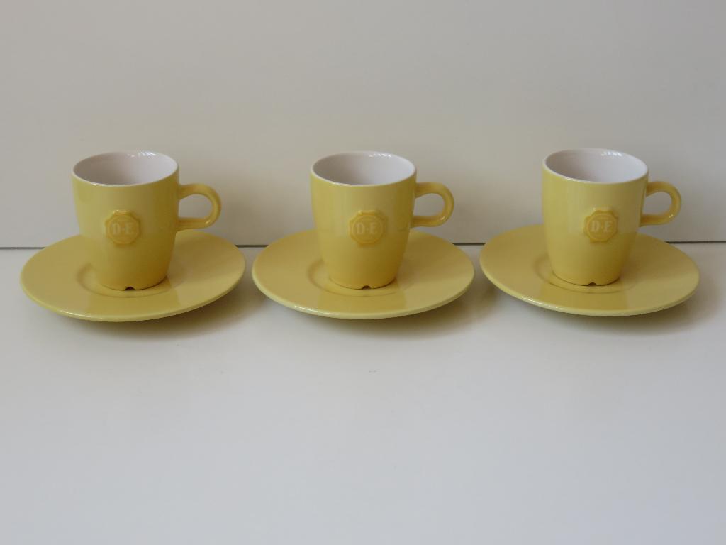 Douwe Egberts Mosa Senseo kopjes, 3 gele kop en schotels, Ophalen of Verzenden, Zo goed als nieuw, Effen, Kop(pen) en/of Schotel(s)